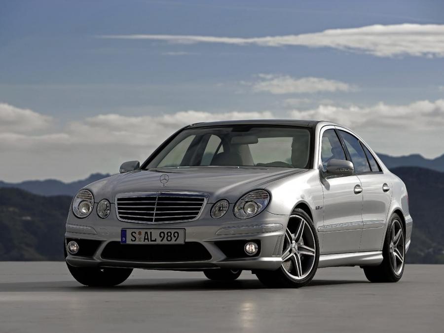 Mercedes-Benz E63 AMG 2006 года  (фото 1 из 22)